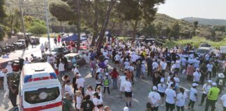 Εθελοντές γιατροί του ΙΣΑ με το ασθενοφόρο και το πλήρωμά του, συμμετείχαν στη δράση Αγώνας Δρόμου για το Περιβάλλον, στην Πεντέλη